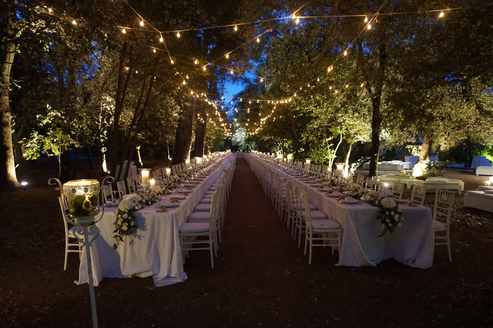 Cielo appeso intreccio tra alberi tavolate (6)_result