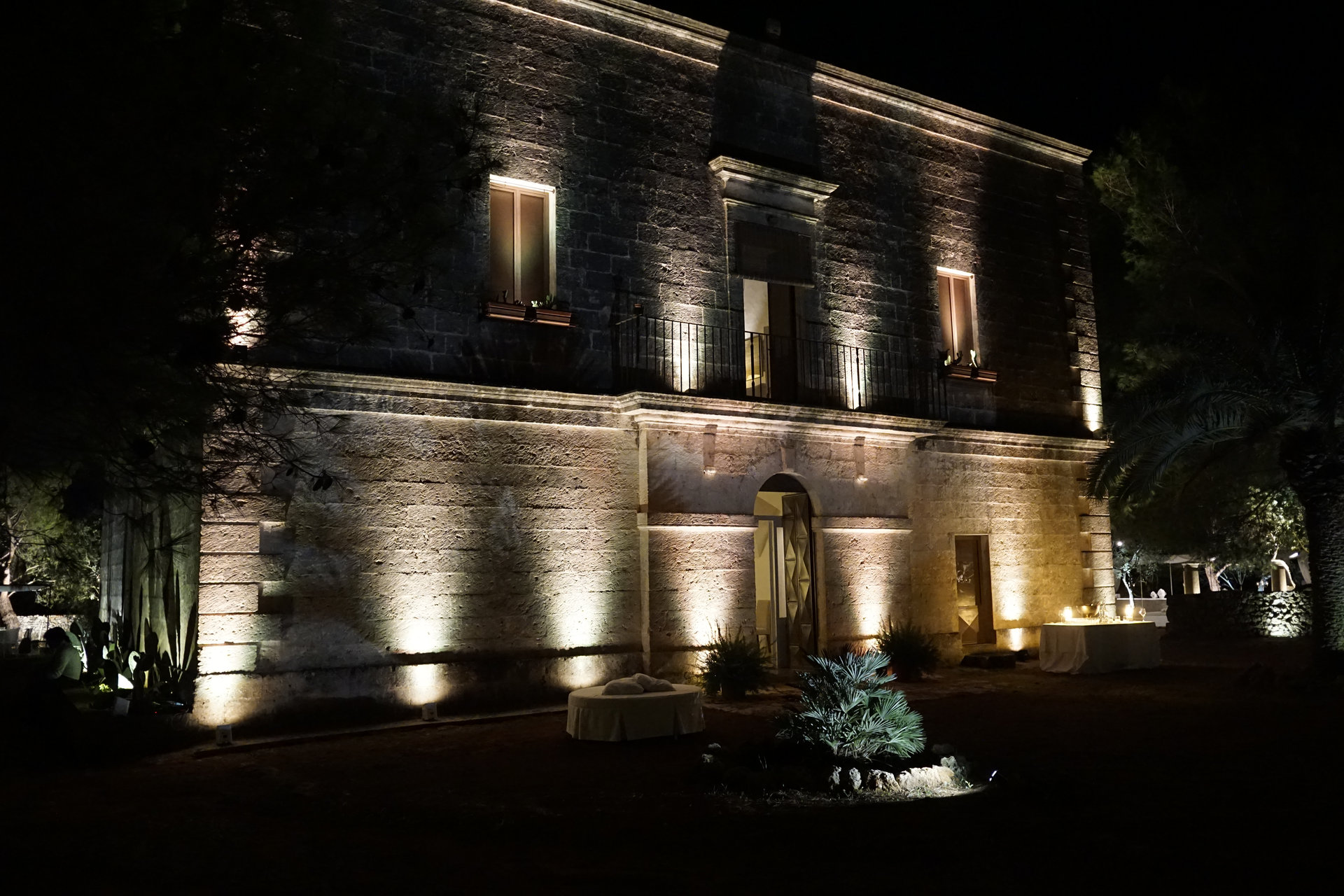 Illuminazione scenografica facciata (5)_result